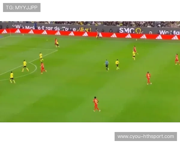 利雅得胜利禁区混战，C罗抢先触球破门